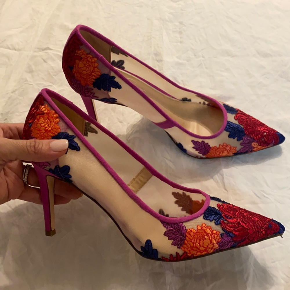 Jessica’s Simpson lace appliqué heels